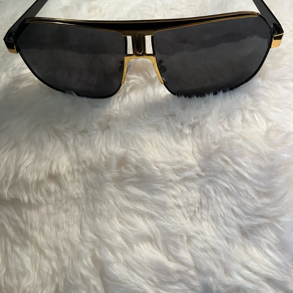 Men Stylish Black and Gold Sunglasses